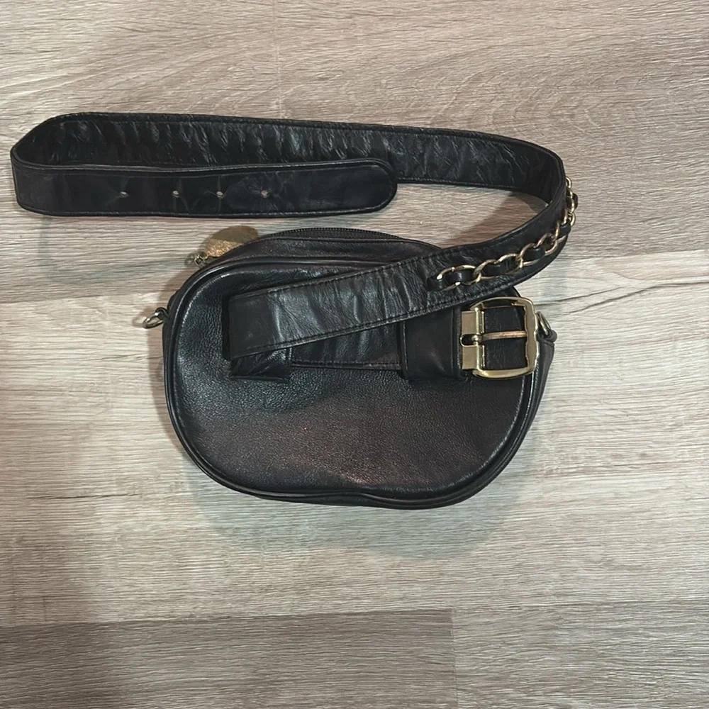 Vintage black leather CHANEL waste purse Fanny pack with chain belt. - Picture 2 of 7